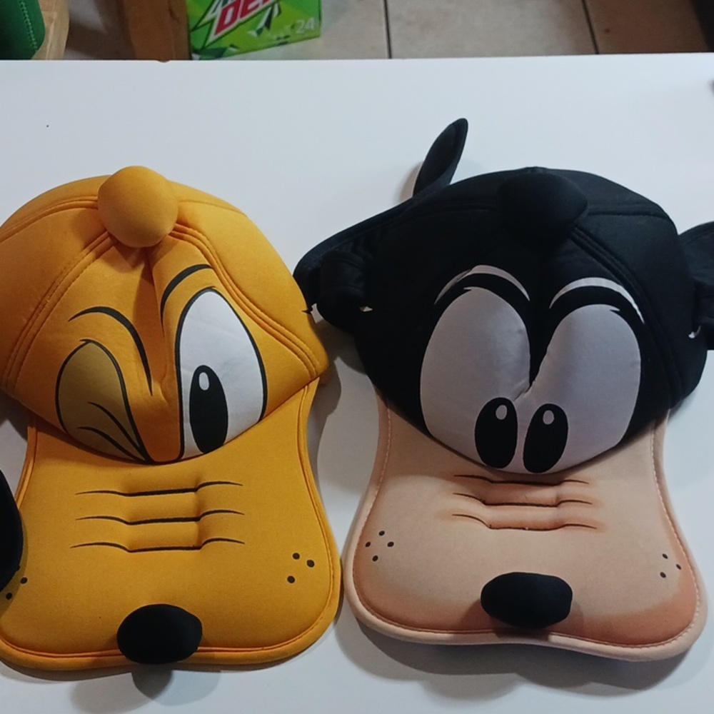 Disney foam character caps. Put and Goofy.